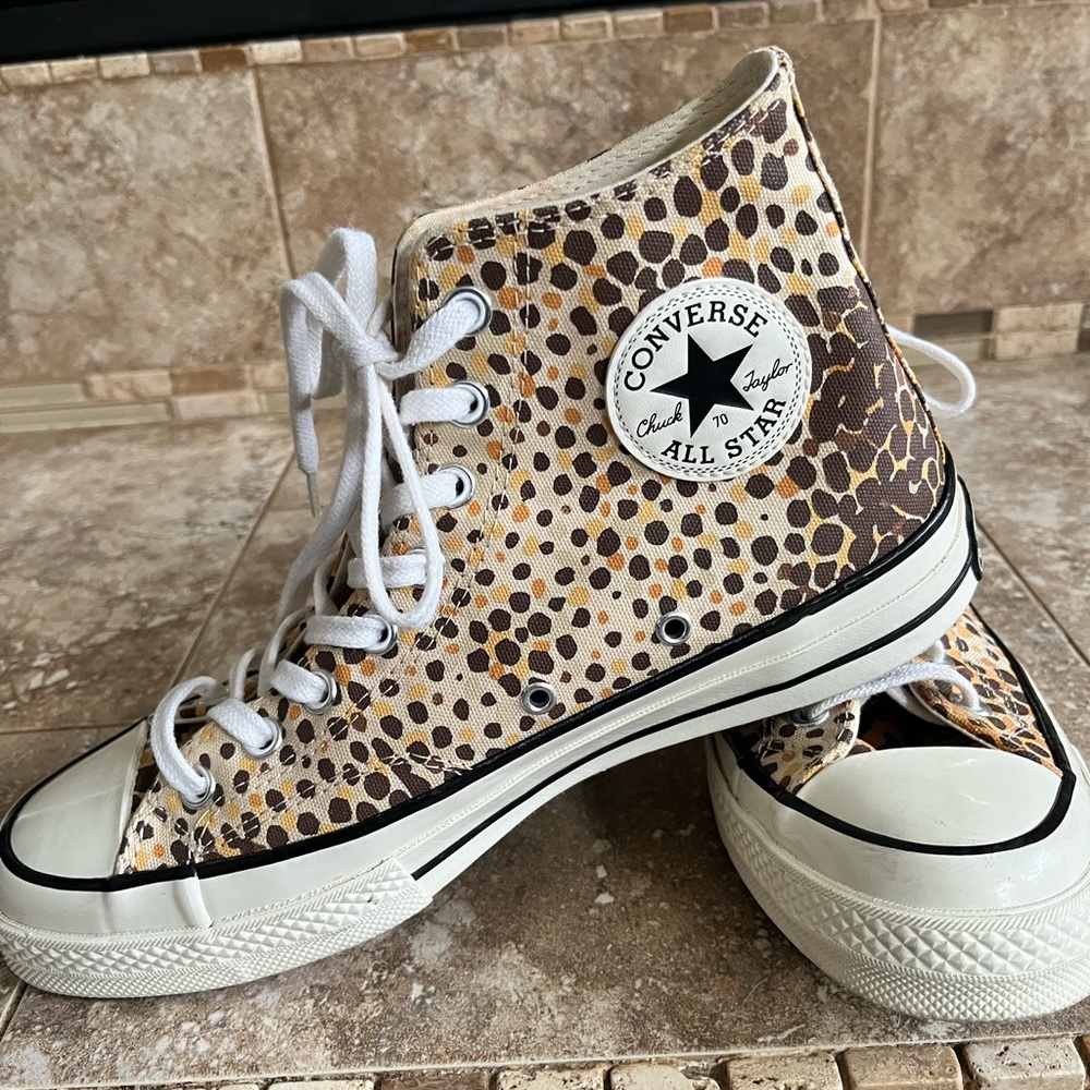 Converse Chuck 70 All Star Spotted Print High-Tops Unisex Men’s 8, Women’s 10.